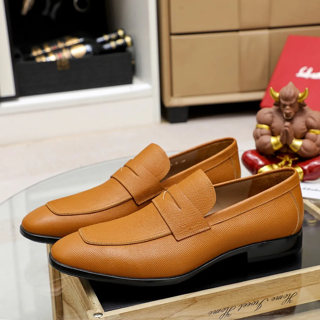 Men's shoes 💰600 🕷🕷🐂【Ferragamo】 Popular fashion casual shoes🇨🇳Official website counter 1:1 production, original mold opening💯Good quality can be seen, imported high-end first-layer pebbled calfskin, water-dyed🐂leather lining🌿very clear texture, high-quality waterproof, non-slip and wear-resistant outsole🎋high quality and low price, truly handmade🍓, 5 colors available! Code number 38-44 (45. To be customized)
